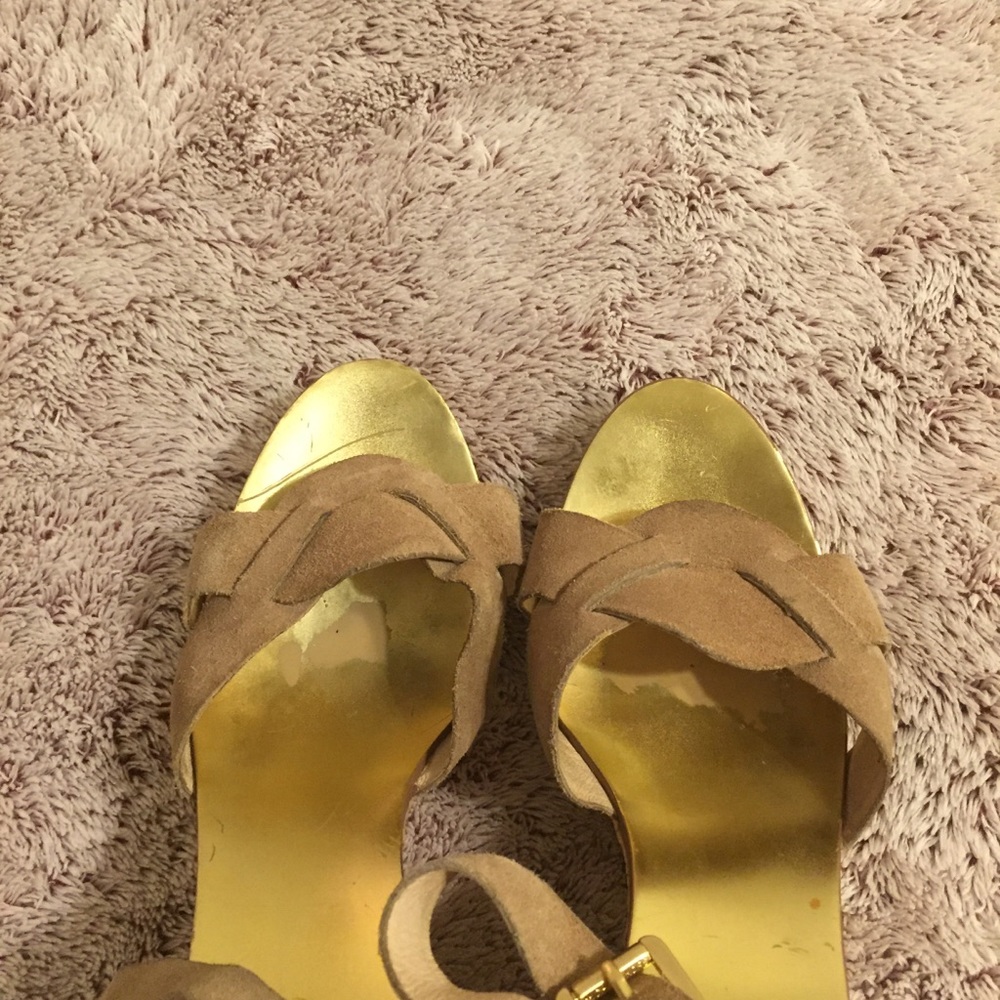 Michael Kors Suede & Cork Tan & Gold Wedge - Picture 4 of 5
